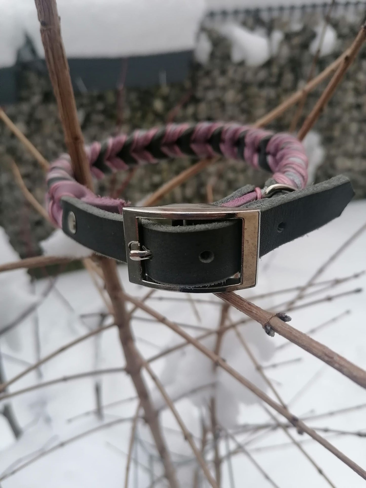 Halsband "Leder küsst Dornröschen"