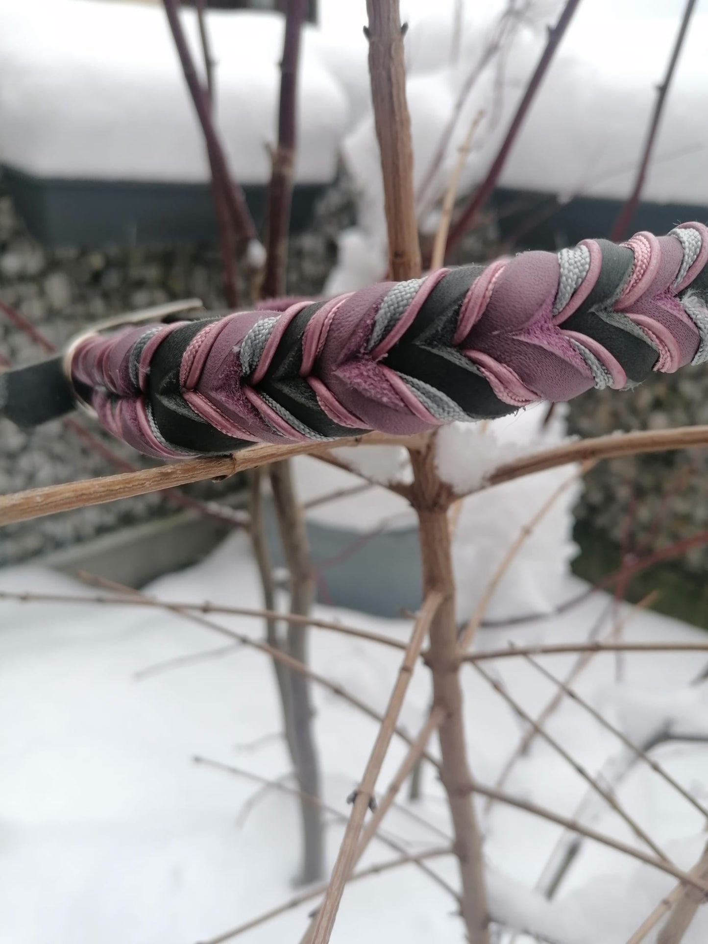 Halsband "Leder küsst Dornröschen"