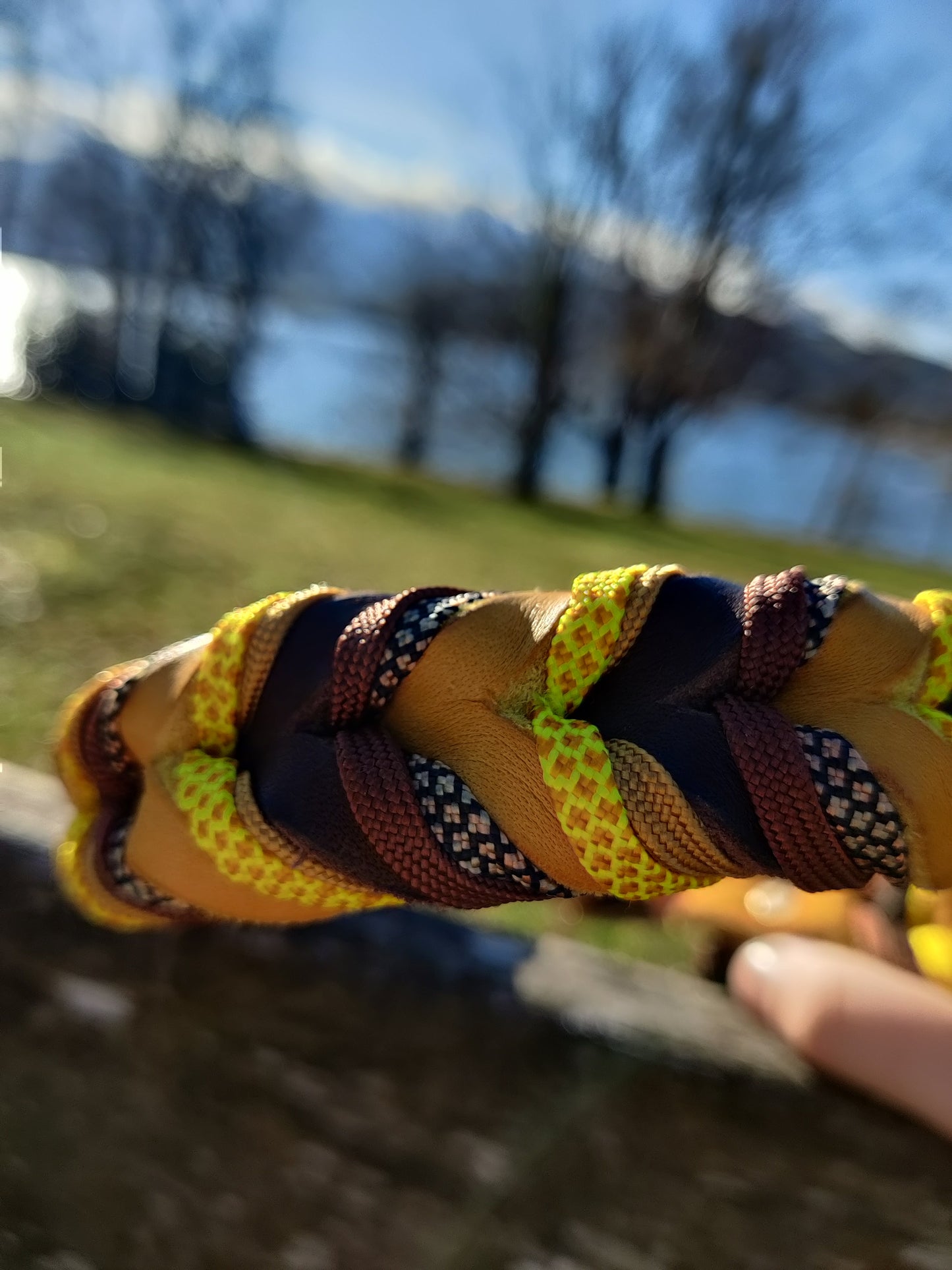 Halsband "Leder küsst Honigbiene"