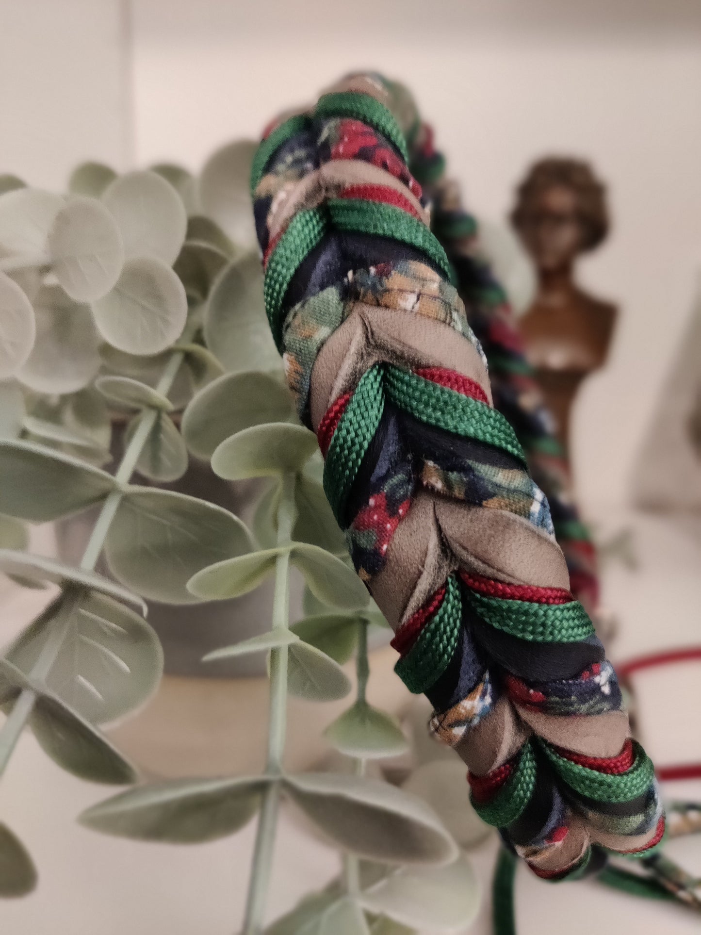 Halsband "Leder küsst Blumenmuse"